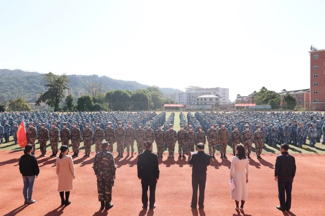 開訓動員大會后，各教官與班級學生見面，正式開始為期14天的軍訓任務。.jpg