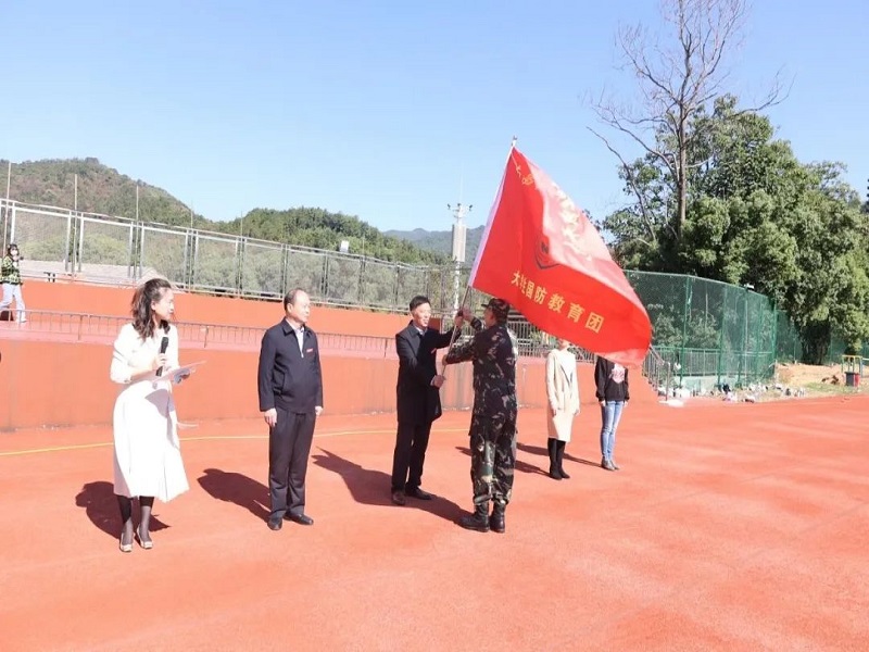 李國華授大學生軍訓團團旗1.jpg