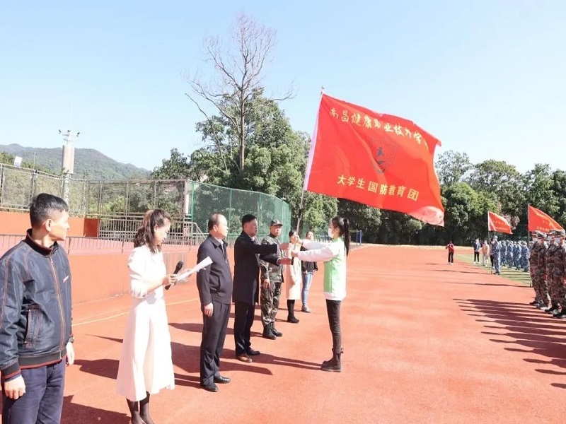 李國華授大學生軍訓團團旗.jpg